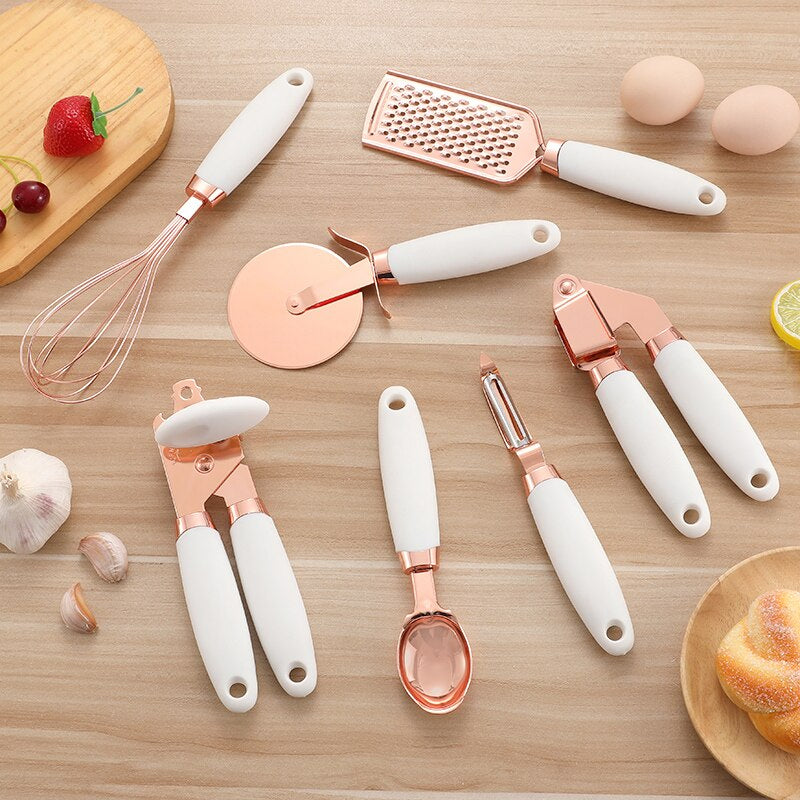 Rose gold kitchen gadget set